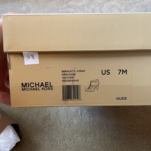 Michael Kors Berkeley T-Strap - Picture 4 of 4